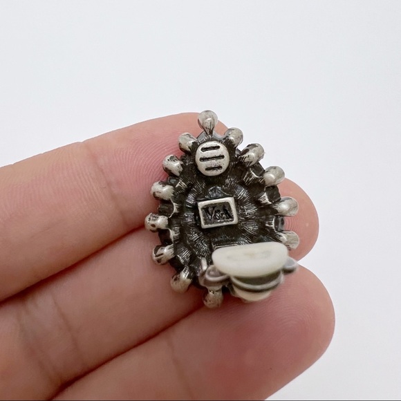 V&A Victoria & Albert Museum Signed Pink AB Crystal Floral Scroll Link Bracelet - Picture 5 of 6